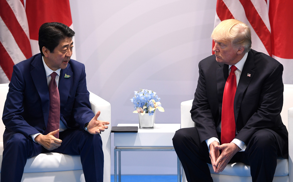 Der japanische Premier Shinzo Abe und US-Präsident Donald Trump am 8. Juli in Hamburg