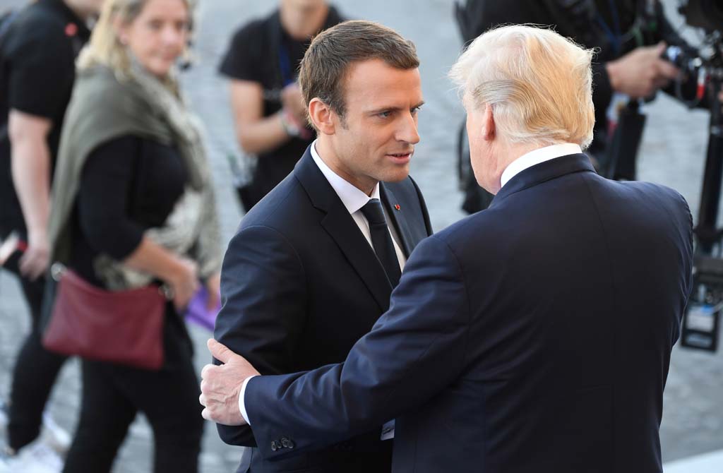 Emmanuel Macron begrüßt Donald Trump