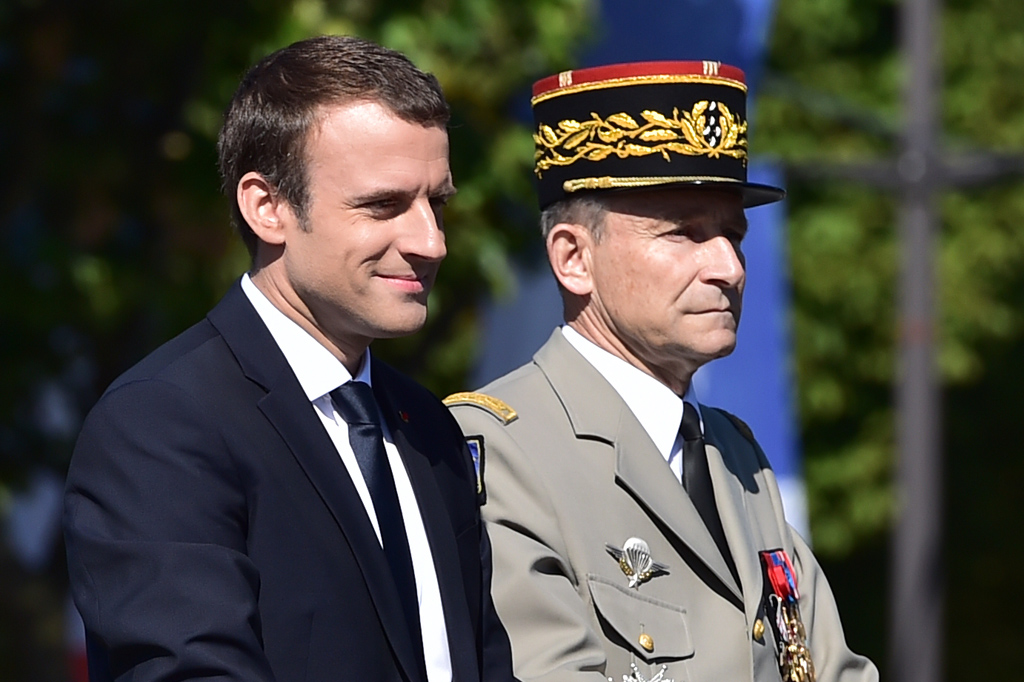 Präsident Emmanuel Macron und der ehemalige französische Generalstabschef Pierre de Villiers