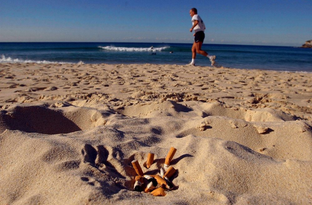 Zigarettenstummel am Strand