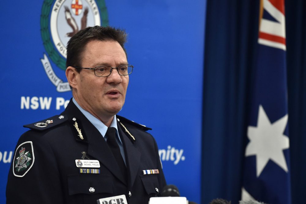 Australiens stellvertretender Polizeipräsident Michael Phelan bei der Pressekonferenz