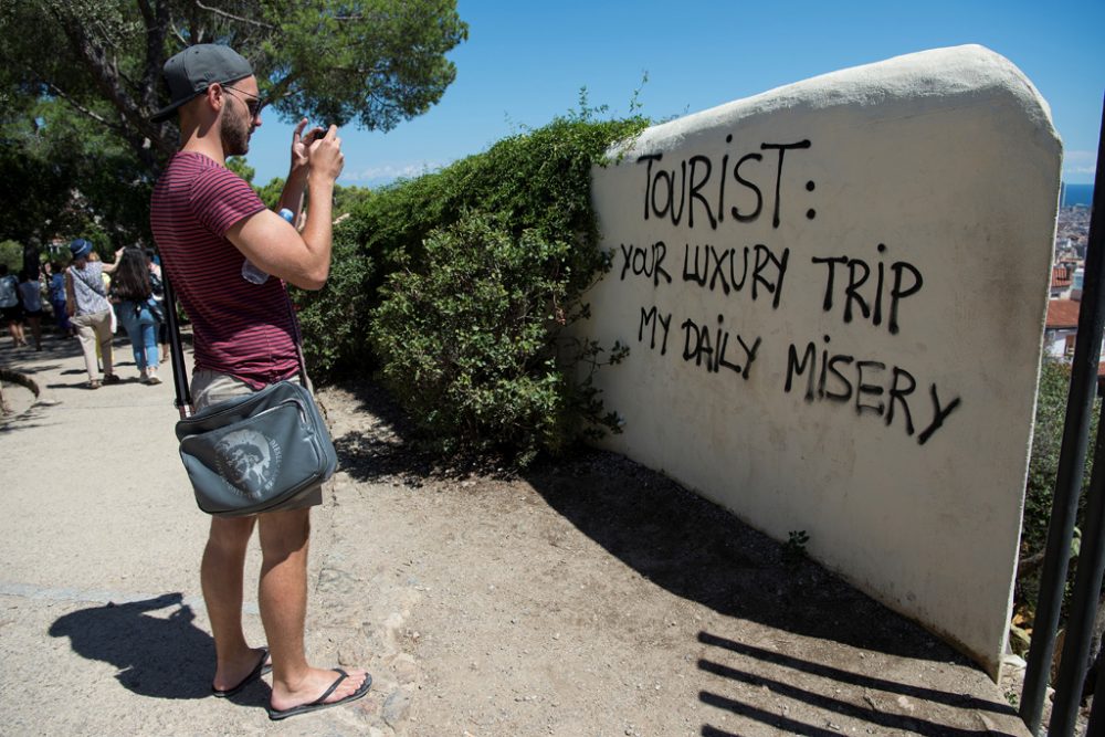 Protest gegen Massentourismus auch in Barcelona: "Touristen: Euer Luxustrip, unsere tägliche Misere"