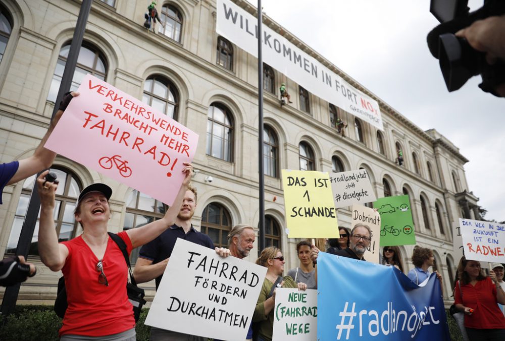 Protestaktionen vor dem Verkehrsministerium in Berlin