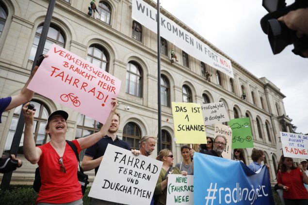 Protestaktionen vor dem Verkehrsministerium in Berlin
