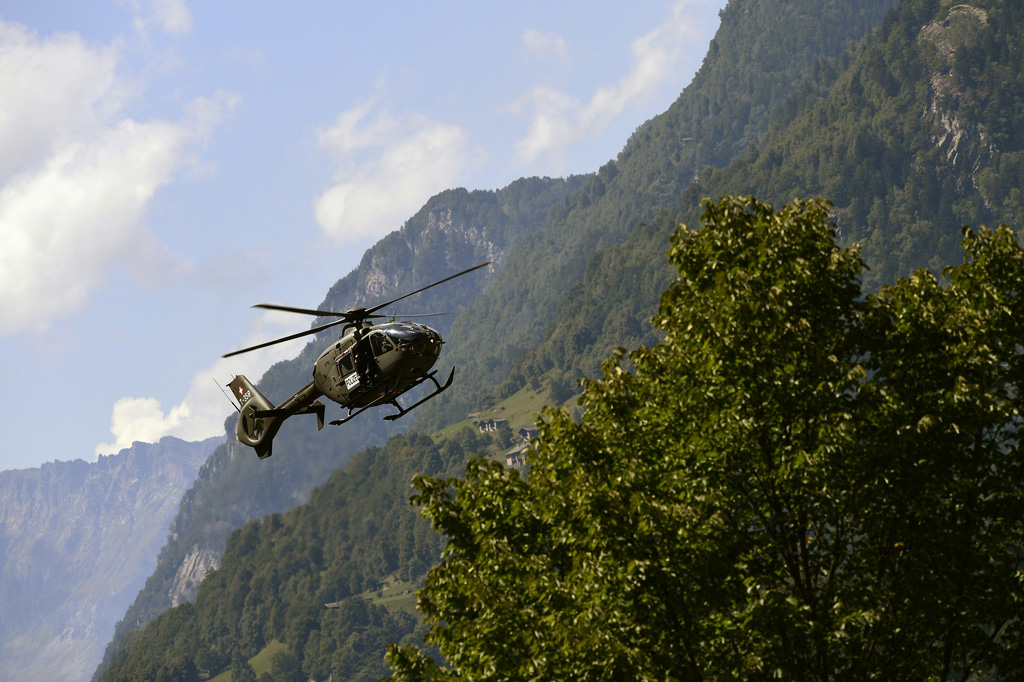 Helikopter sucht nach den Vermissten