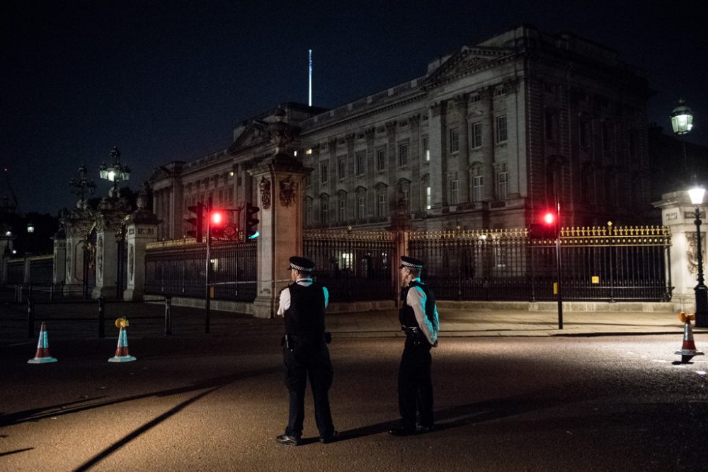 Mann mit Messer vor Buckingham-Palast festgenommen