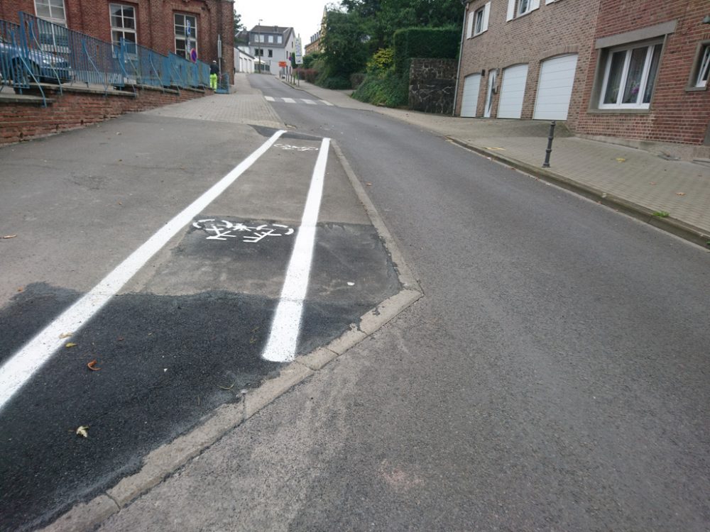 Sinnloser Fahrradweg in der Eupener Schulstraße