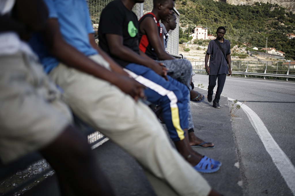 Flüchtlinge im italienischen Ventimiglia nahe der französischen Grenze (8.8.)