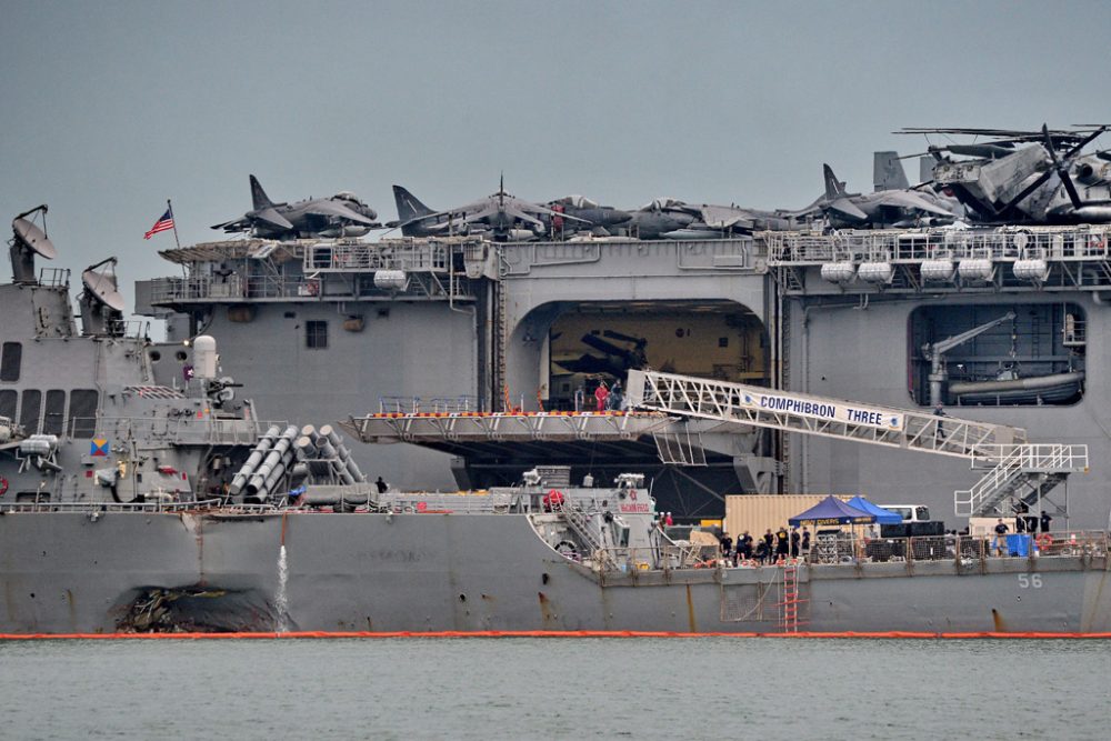 Die "McCain" im Hafen von Singapur