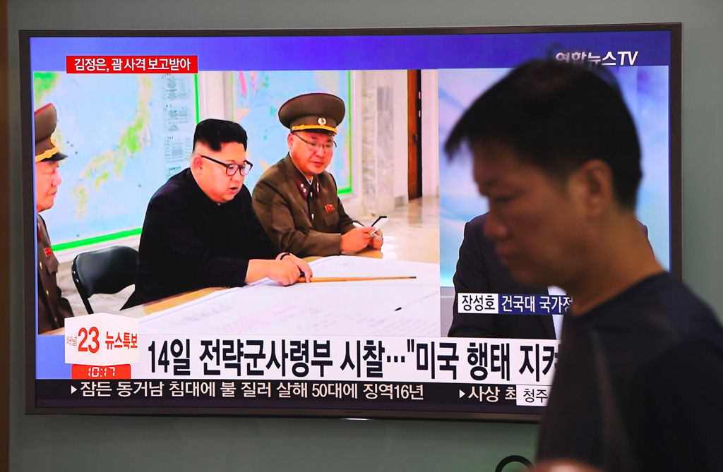 Kim Jon Un bei einem Briefing mit Generälen