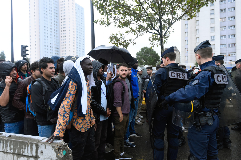 Polizei räumt wilde Flüchtlingscamps nahe Paris