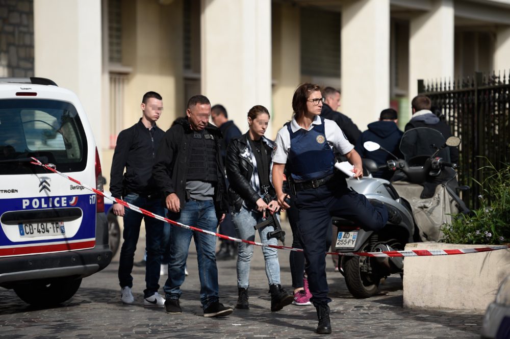 Fahrzeug fährt in Soldatengruppe bei Paris: Ermittler sind vor Ort