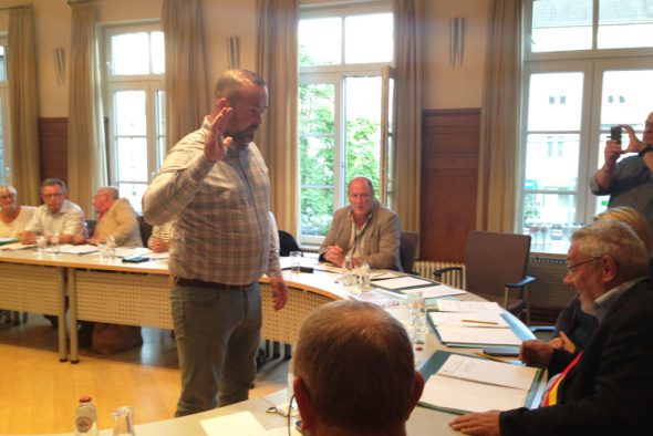 Eupen: Raphaël Post (PFF) als neues Stadtratsmitglied vereidigt