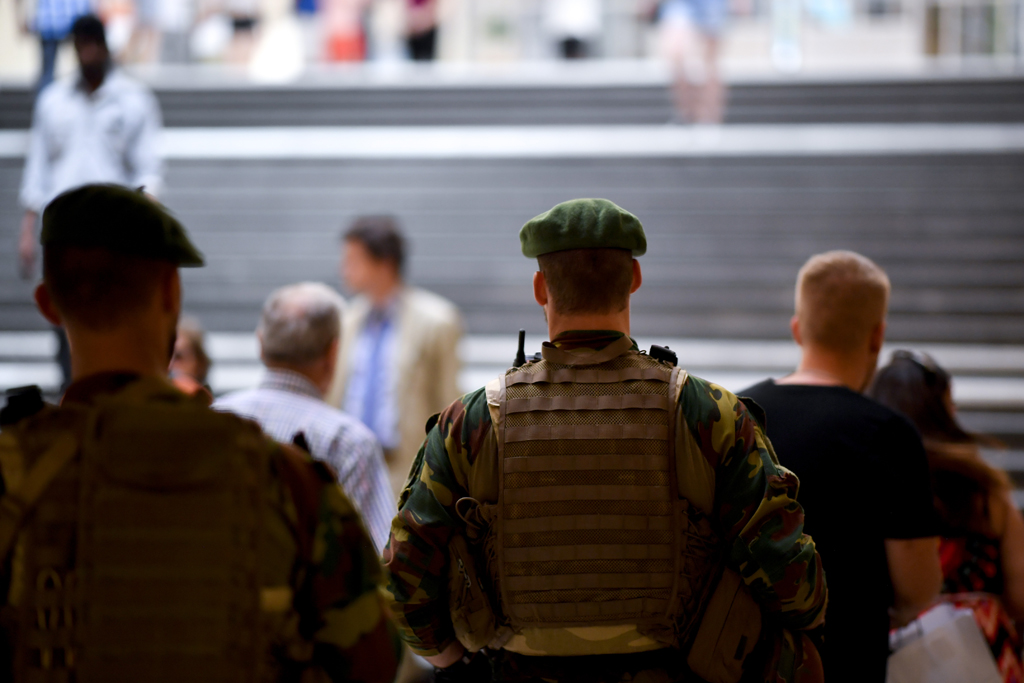 Soldaten-Patrouille am Brüsseler Zentral-Bahnhof