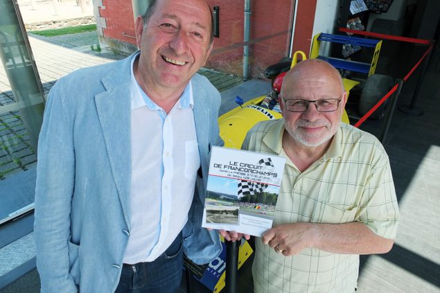 Autor Patrice Lefebvre (r.) mit Stavelots Bürgermeister Thierry de Bournonville