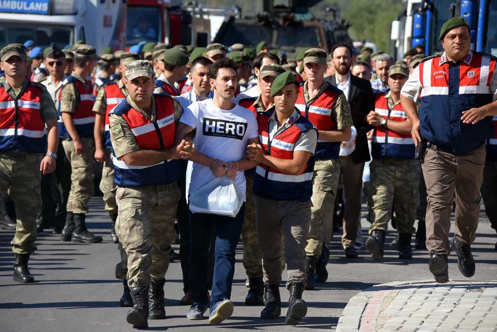 Mutmaßlicher türkischer Putschist mit Hero-T-Shirt
