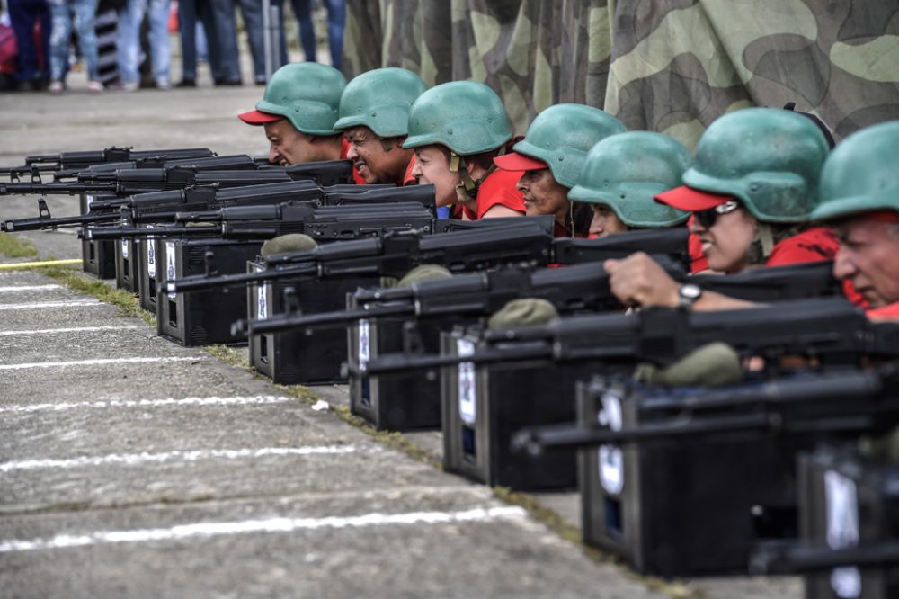 Gewehrtraining für Zivilisten in Caracas