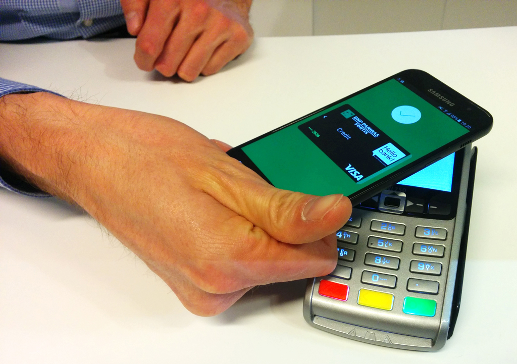 "Kontaktloses Bezahlen" per Android Pay - jetzt nicht mehr nur mit Kreditkarte, sondern auch mit Maestro-Bankkarte