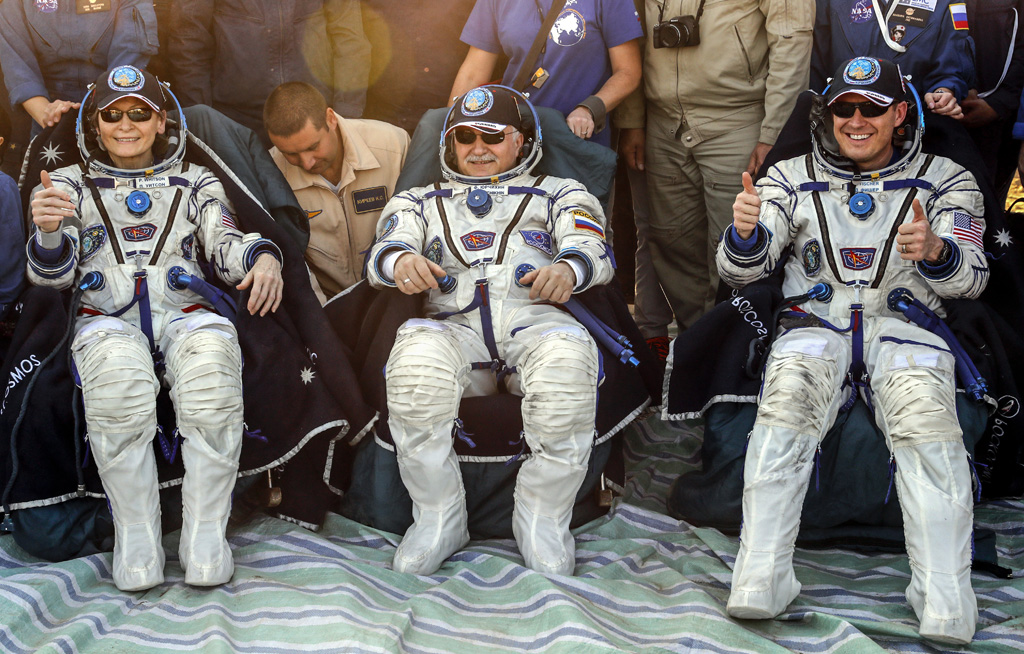 Drei Raumfahrer nach Monaten im All zur Erde zurückgekehrt