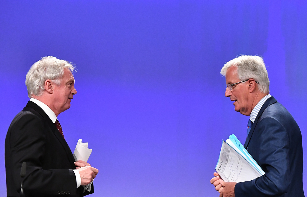 Der britische Brexit-Minister David Davis und EU-Chefunterhändler Michel Barnier