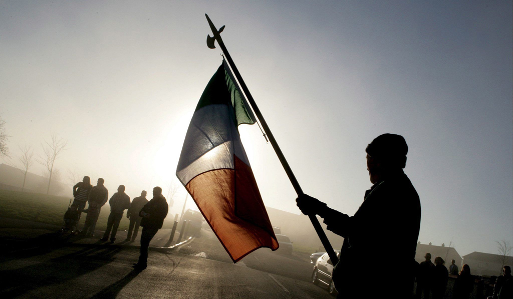 Irische Flagge (Bild: Paul Mcerlane/EPA)