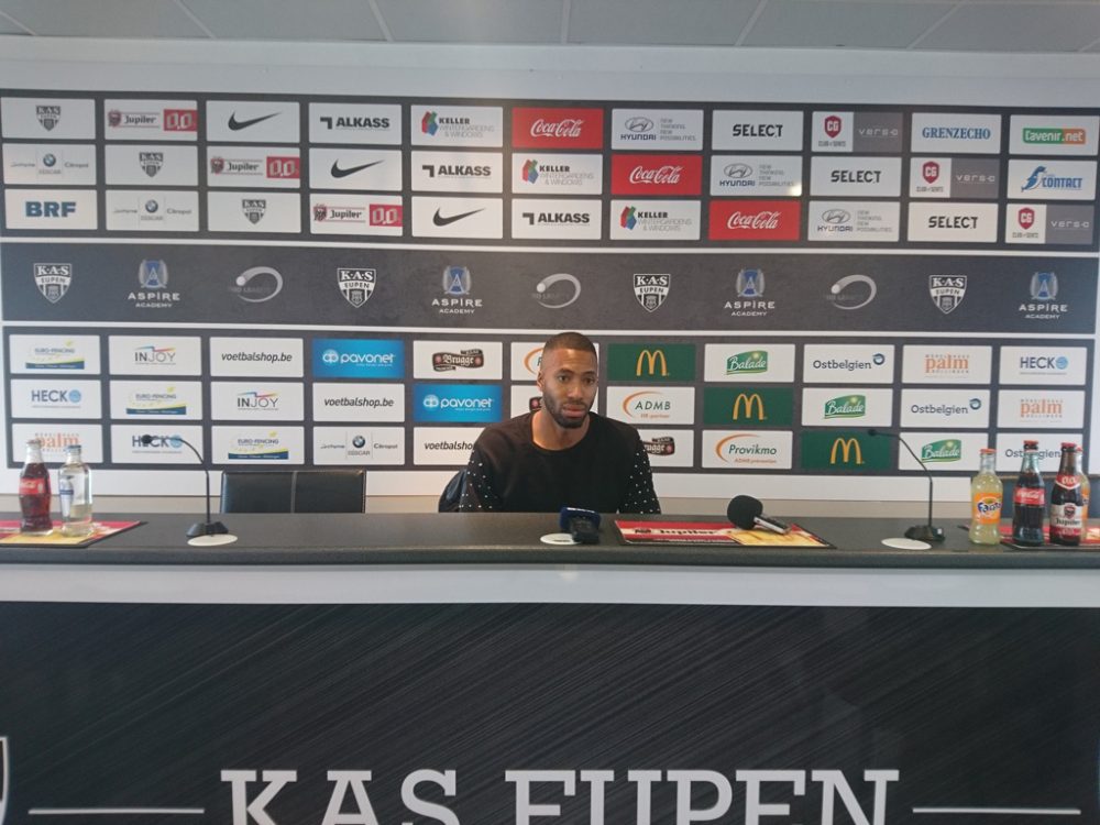 Jordan Loties bei der PK vor dem Spiel der AS Eupen