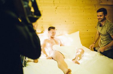 Shooting für den Männer-Akt-Kalender von Uwe Koeberich im Sleepwood-Hotel in Eupen