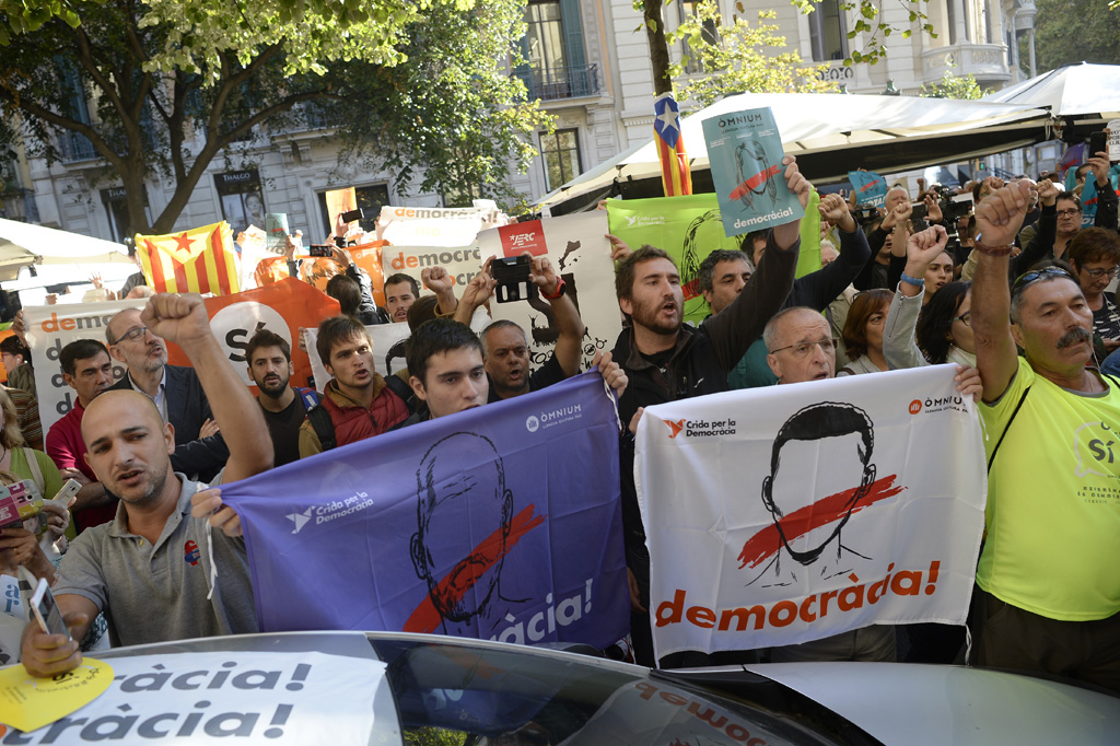 Proteste vor dem Wirtschaftministerium der Regionalbehörde in Barcelona