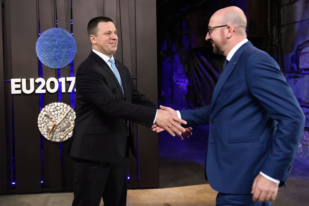 Estlands Ministerpräsident Juri Ratas begrüßt Premier Charles Michel