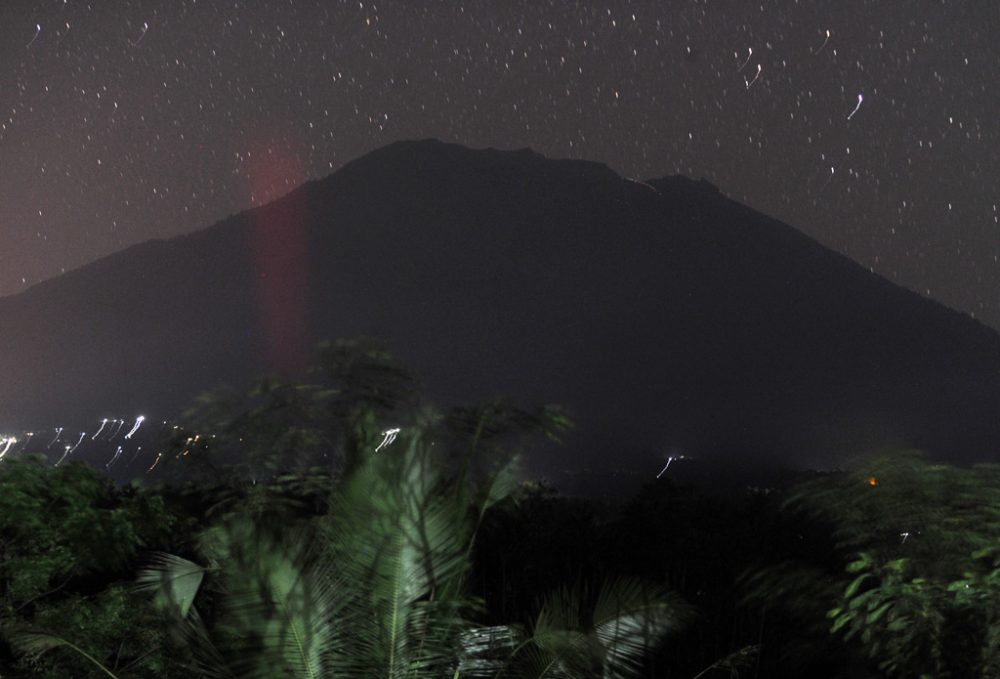 Der über 3.000 Meter hohe Mount Agung auf Bali (22.9.2017)