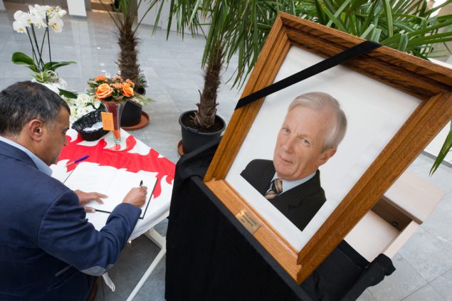 Kondolenzbuch für den ermordeten Bürgermeister von Mouscron