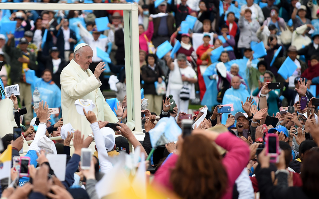 Millionen feiern "Friedensfest" mit dem Papst in Kolumbien