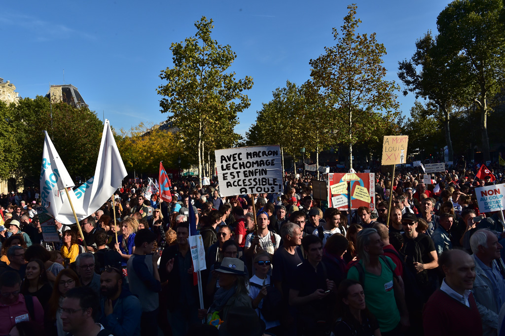 Zehntausende protestieren in Paris gegen Macrons Reform