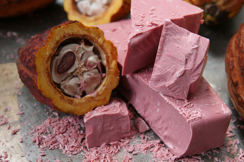 Rosa Schokolade aus der Ruby-Kakaobohne