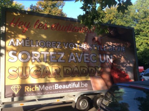 Plakat wirbt für Sugerdaddy-Webseite