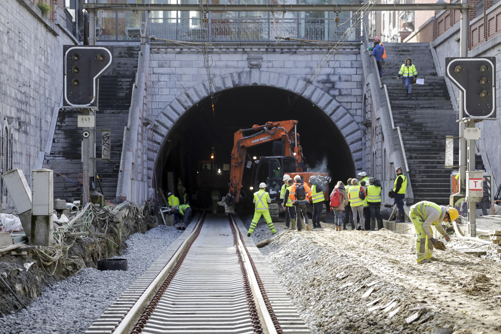 Reparaturen am Eisenbahntunnel zwischen den Bahnhöfen Brüssel-Nord und Schuman