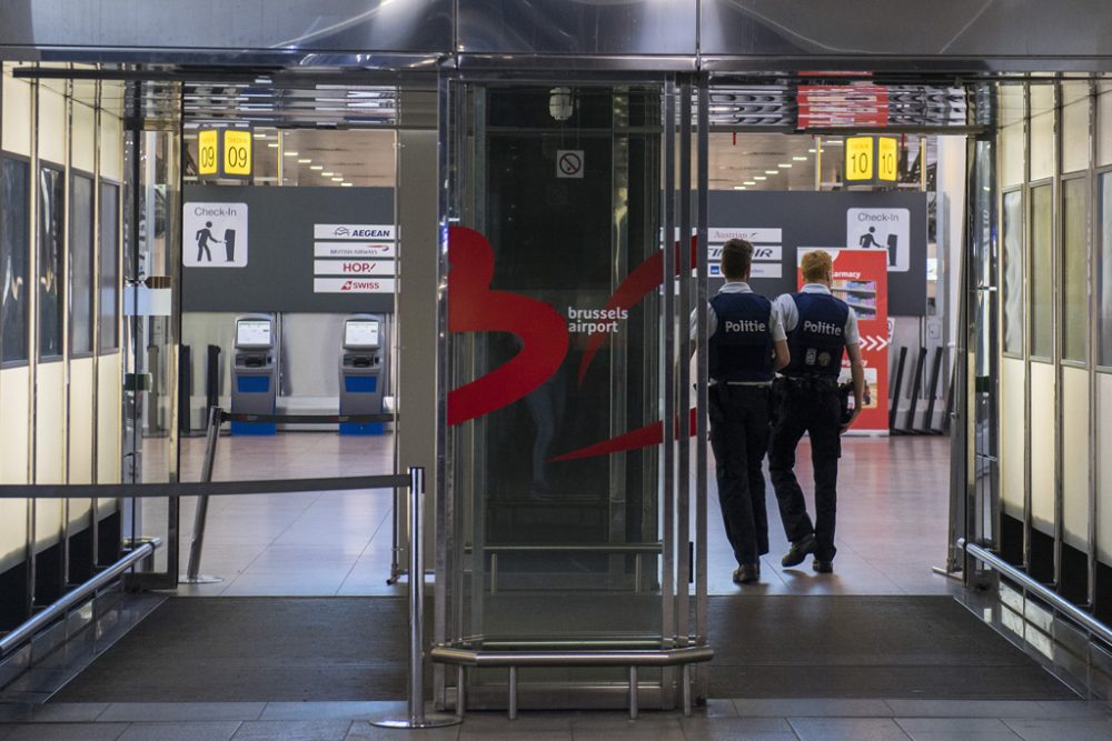 Polizisten im Flughafen Zaventem