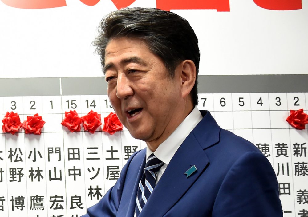 Ministerpräsident Shinzo Abe gewinnt Wahlen in Japan