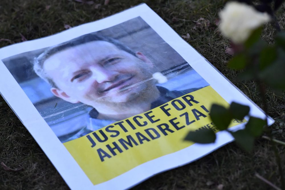 Plakat fordert "Gerechtigkeit für Ahmadreza Djalali" (Februar 2017) (Archivbild: BELGA)