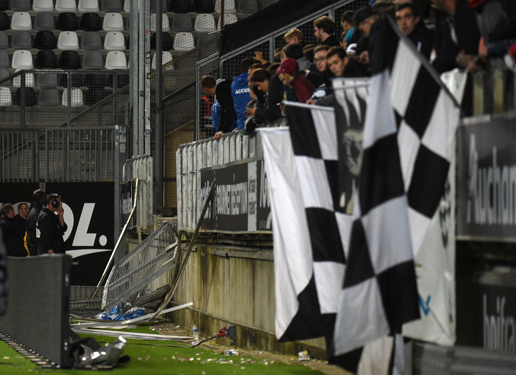 Sicherungsgitter im Stadion von Amiens gebrochen