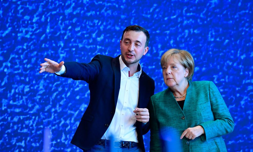 Angela Merkel mit Paul Ziemiak, dem Kopf der Jungen Union Deutschlands, in Dresden (7.10.2017)