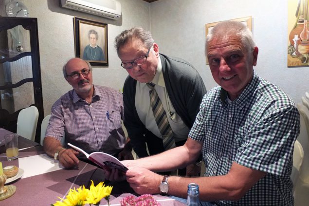 Bollenien-Buchautor Michael Heinzel, Hermann-Josef Balter und Klaus-Dieter Klauser vom Geschichtsverein ZVS (vrnl)