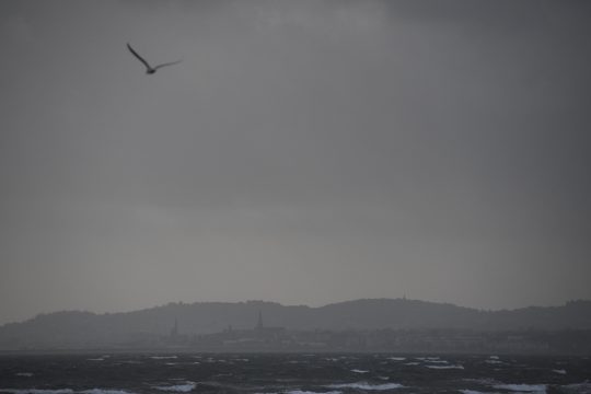 Dunkle Wolken über Dublin und dem Irischen Meer (16.10.2017)