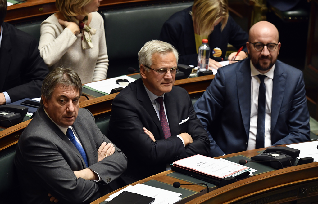 Innenminister Jan Jambon, Arbeitsminister Kris Peeters und Premierminister Charles Michel am Donnerstag in der Kammer
