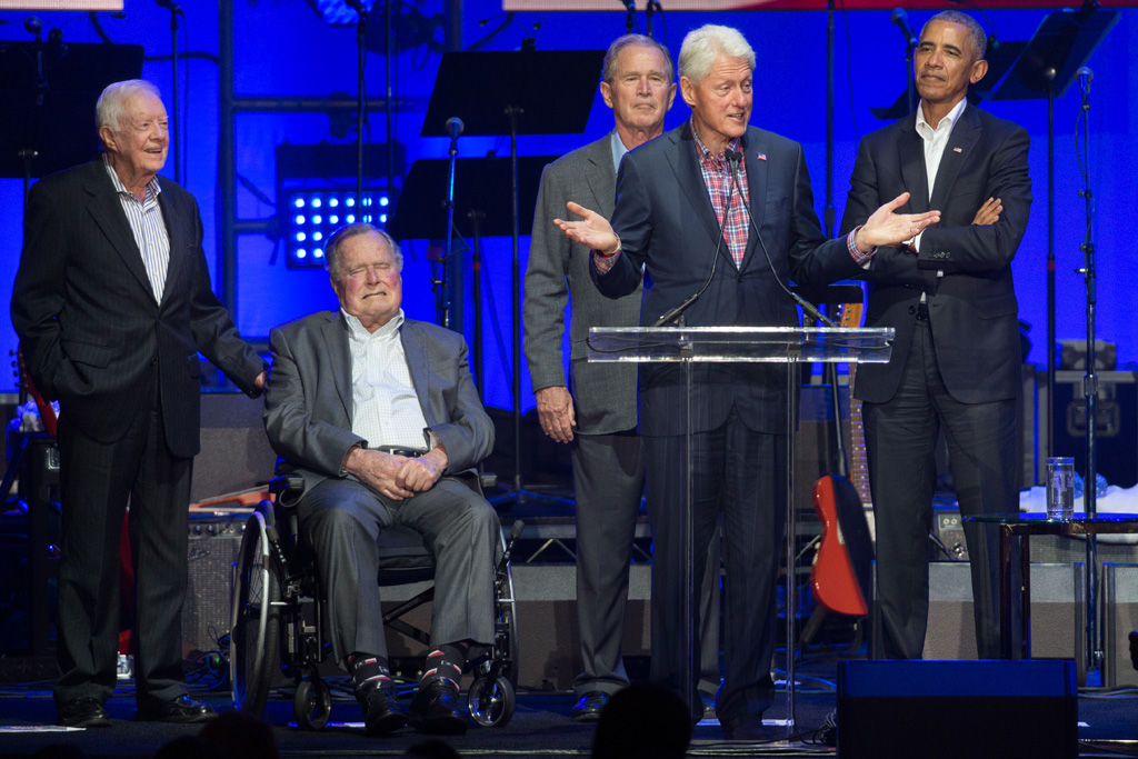 Jimmy Carter, George H. W. Bush, George W. Bush, Bill Clinton und Barack Obama beim "Hurricane Relief Concert"