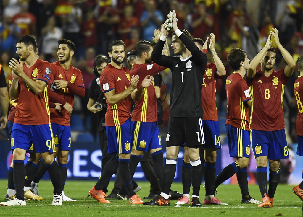 Die spanische Nationalmannschaft applaudiert nach dem Einzug in die WM in Russland (6.10.2017)