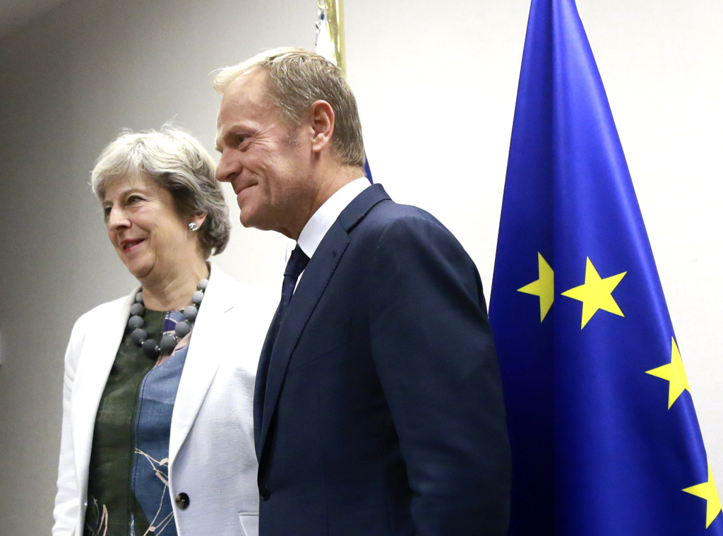 Die britische Premierministerin Theresa May und EU-Ratspräsident Donald Tusk beim EU-Gipfel in Brüssel am 20.10. (Bild: Olivier Hoslet/Pool/AFP)