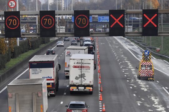 Silikon ausgelaufen: Stau auf dem Antwerpener Ring