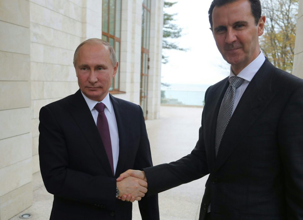 Putin (l.) und Assad: Shakehands in Sotschi