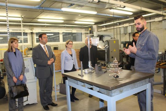 Minister Harald Mollers und Amtkollegin Stefanie Hubig beim Rundgang durch das Zentrum für Förderpädagogik (Bild: Lena Orban/BRF)